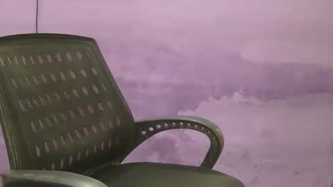 Snapshot of sweetdream220 chatting on 09/13/25, 04:34 sweetdream220 online show from 09/13/25, 04:34