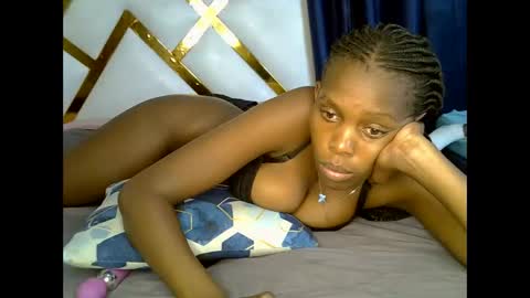 Snapshot of sweetebony123 chatting on 09/16/25, 02:29 sweetebony123 online show from 09/16/25, 02:29