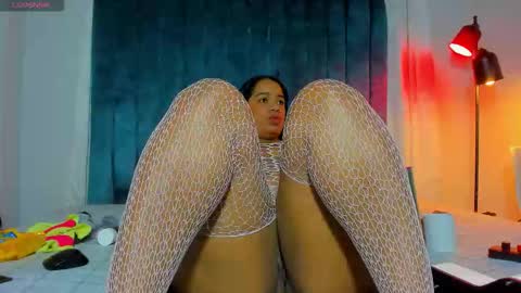 Snapshot of sweetebony_69 chatting on 11/12/25, 11:43 Mia online show from 11/12/25, 11:43