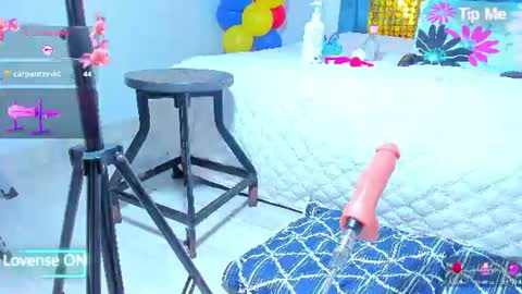 Snapshot of sweetebony_69 chatting on 06/12/26, 01:43 Mia online show from 06/12/26, 01:43