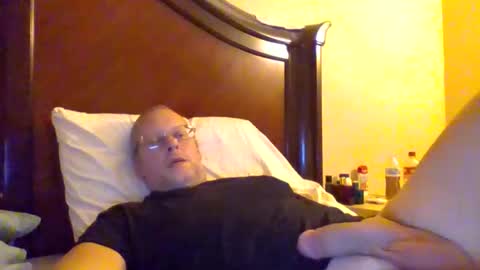 Snapshot of sweetg233 chatting on 10/11/25, 05:39 sweetg233 online show from 10/11/25, 05:39