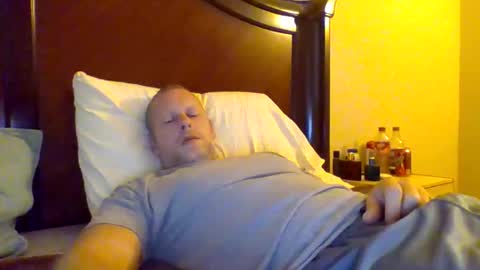 Snapshot of sweetg233 chatting on 10/13/25, 03:23 sweetg233 online show from 10/13/25, 03:23