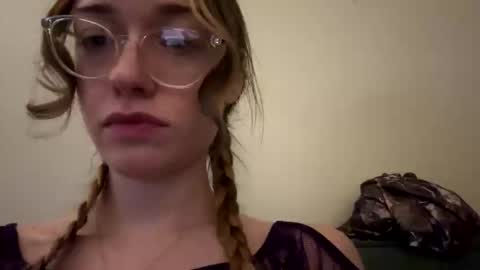 Snapshot of sweetgirlls chatting on 01/12/26, 11:43 sweetgirlls online show from 01/12/26, 11:43
