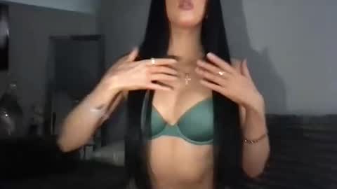 Snapshot of sweetgraciexo chatting on 10/02/25, 02:51 Gracie online show from 10/02/25, 02:51