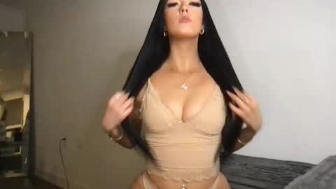 Snapshot of sweetgraciexo chatting on 10/30/25, 02:57 Gracie online show from 10/30/25, 02:57