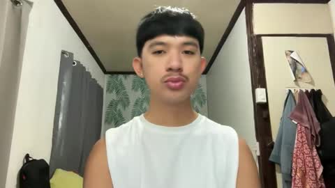 Snapshot of sweetguy102103 chatting on 01/13/26, 12:16 khrayan online show from 01/13/26, 12:16