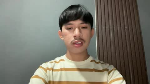 Snapshot of sweetguy102103 chatting on 02/06/26, 02:49 khrayan online show from 02/06/26, 02:49
