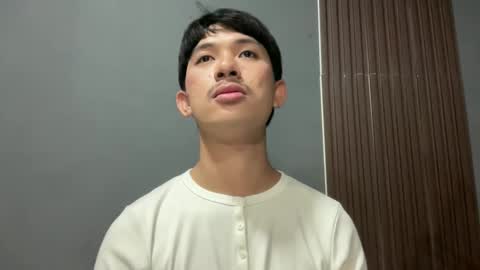 Snapshot of sweetguy102103 chatting on 02/14/26, 09:39 khrayan online show from 02/14/26, 09:39