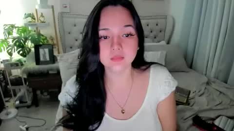 Snapshot of sweethoney369 chatting on 10/01/25, 10:32 Layla online show from 10/01/25, 10:32