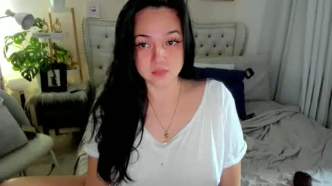 Snapshot of sweethoney369 chatting on 10/22/25, 02:01 Layla online show from 10/22/25, 02:01