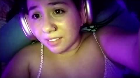 Ana Mara  i cant Make noise My family is here  online show from 02/08/25, 06:22