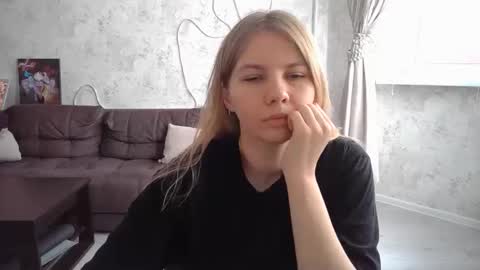 SweetieeFox online show from 09/12/25, 06:46