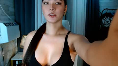sweetiefox1 online show from 10/22/25, 02:12