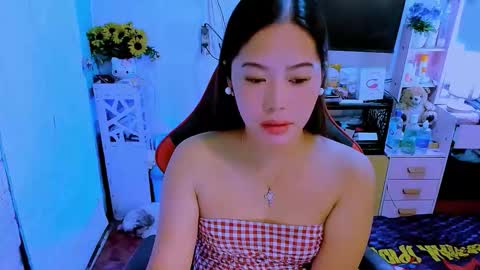 Snapshot of sweetienicole chatting on 12/18/25, 06:47 Nicole online show from 12/18/25, 06:47