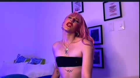 Snapshot of sweetjames2810 chatting on 01/14/25, 08:41 SWEETJAMES online show from 01/14/25, 08:41