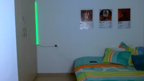 Snapshot of sweetjames2810 chatting on 02/16/25, 08:00 SWEETJAMES online show from 02/16/25, 08:00