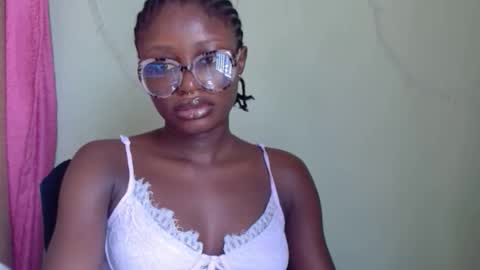 Snapshot of sweetjuicyclit chatting on 03/06/26, 12:56 zuri online show from 03/06/26, 12:56