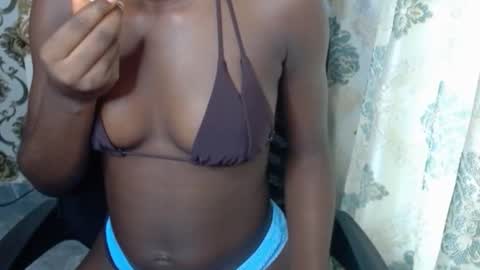 Snapshot of sweetjuicyclit chatting on 03/14/26, 11:26 zuri online show from 03/14/26, 11:26