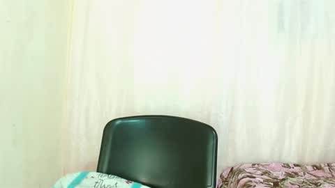 Snapshot of sweetkairi chatting on 12/04/25, 04:44 mishel online show from 12/04/25, 04:44