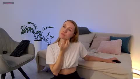 SweetKira1 online show from 07/12/26, 08:16