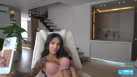 Snapshot of sweetlaurasaenz chatting on 09/14/25, 03:11 Laura Saenz Geminis online show from 09/14/25, 03:11