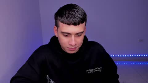 Snapshot of sweetlian_04 chatting on 01/04/25, 08:16 Lian online show from 01/04/25, 08:16