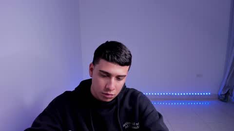 Snapshot of sweetlian_04 chatting on 01/27/25, 11:00 Lian online show from 01/27/25, 11:00