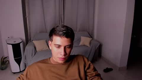 Snapshot of sweetlian_04 chatting on 02/19/25, 09:17 Lian online show from 02/19/25, 09:17