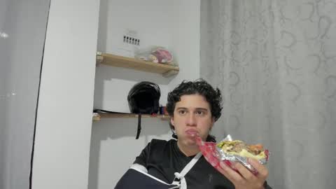 Snapshot of sweetlian_04 chatting on 10/14/25, 02:01 Lian online show from 10/14/25, 02:01