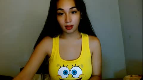Snapshot of sweetlilly_18 chatting on 03/27/26, 06:52 Lilly online show from 03/27/26, 06:52