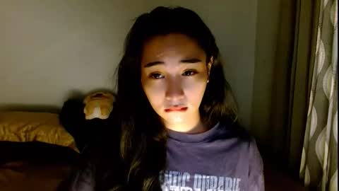 Snapshot of sweetlilly_18 chatting on 03/29/26, 05:18 Lilly online show from 03/29/26, 05:18