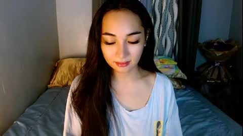 Snapshot of sweetlilly_18 chatting on 04/17/26, 03:09 Lilly online show from 04/17/26, 03:09