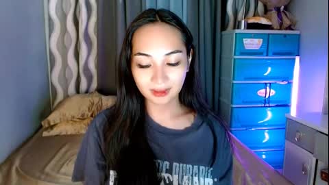 Snapshot of sweetlilly_18 chatting on 06/03/26, 05:32 Lilly online show from 06/03/26, 05:32