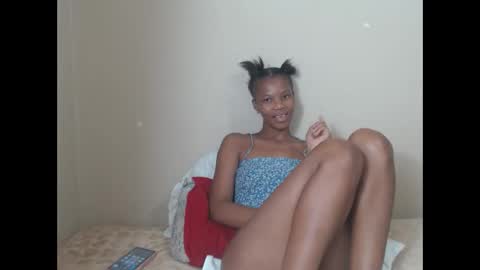 sweetlipss_ online show from 09/19/25, 06:59