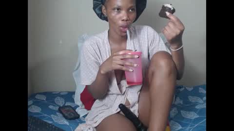 Snapshot of sweetlipss_ chatting on 12/05/25, 07:10 sweetlipss_ online show from 12/05/25, 07:10