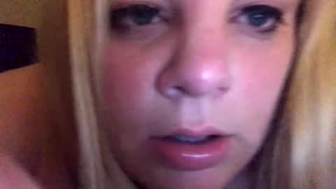 Snapshot of sweetlisa92 chatting on 12/22/24, 01:01 Lisa  online show from 12/22/24, 01:01