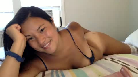 Snapshot of sweetlittleangela chatting on 07/23/26, 04:38 sweetlittleangela online show from 07/23/26, 04:38