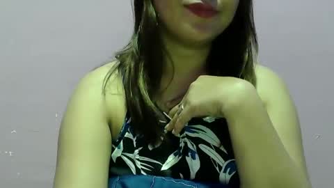 Snapshot of sweetliza20 chatting on 03/04/25, 11:51 Liz online show from 03/04/25, 11:51