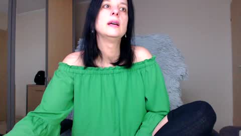 Snapshot of sweetlonglips_ chatting on 12/04/24, 09:29 JenJenny online show from 12/04/24, 09:29