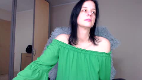 Snapshot of sweetlonglips_ chatting on 12/05/24, 12:11 JenJenny online show from 12/05/24, 12:11