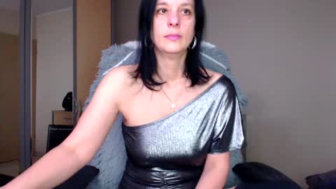 Snapshot of sweetlonglips_ chatting on 01/11/25, 09:04 JenJenny online show from 01/11/25, 09:04