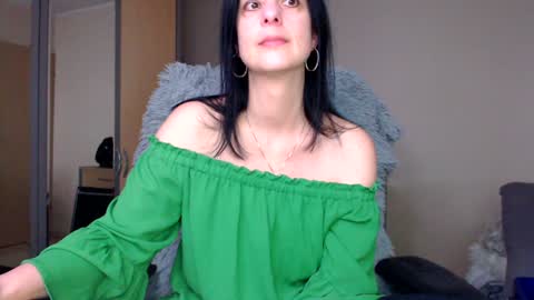 Snapshot of sweetlonglips_ chatting on 01/30/25, 09:15 JenJenny online show from 01/30/25, 09:15