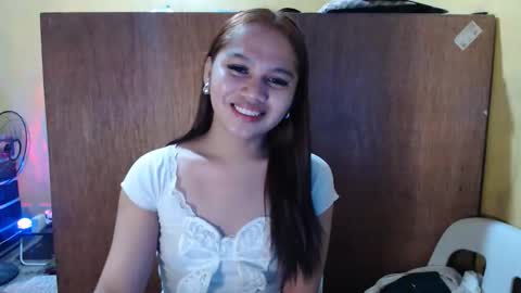 Snapshot of sweetlovelykazzz chatting on 11/19/25, 05:35 My name is Lyka online show from 11/19/25, 05:35