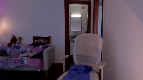 Mila online show from 04/03/26, 12:47