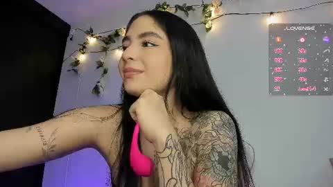 Snapshot of sweetmili133 chatting on 06/17/26, 01:23 sweetmili133 online show from 06/17/26, 01:23