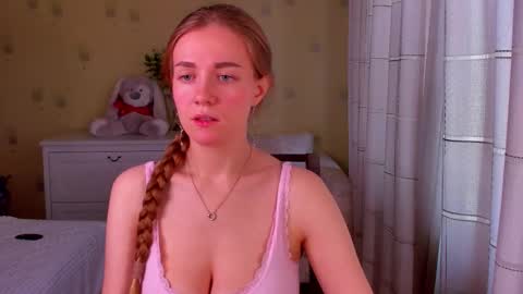 Snapshot of sweetmilkis chatting on 10/21/25, 08:59 Swetmilkis online show from 10/21/25, 08:59