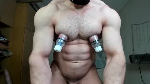 Snapshot of sweetmuscles_boy chatting on 10/11/25, 04:44 Lorenzo online show from 10/11/25, 04:44