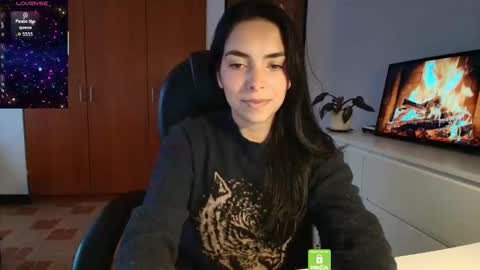 Snapshot of sweetmysterious18 chatting on 09/26/25, 10:52 Sweet Mysterious online show from 09/26/25, 10:52