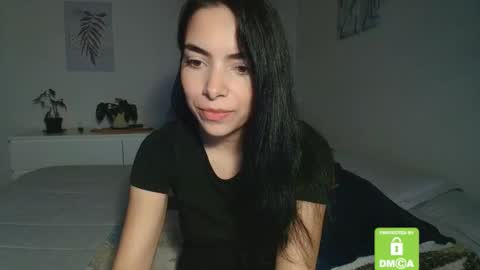 Snapshot of sweetmysterious18 chatting on 11/25/25, 10:48 Sweet Mysterious online show from 11/25/25, 10:48