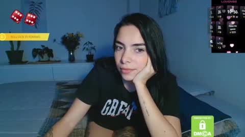 Snapshot of sweetmysterious18 chatting on 12/05/25, 11:08 Sweet Mysterious online show from 12/05/25, 11:08